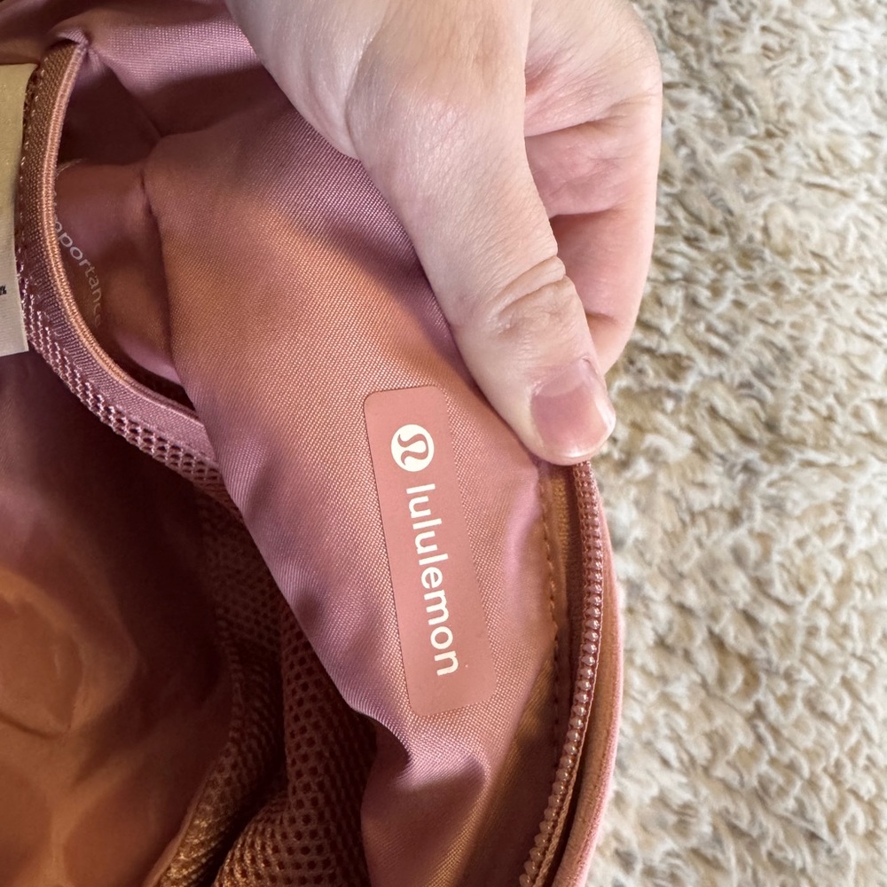 lululemon athletica feeling ready pouch - 3.5L, velour in pink pastel - Picture 6 of 8